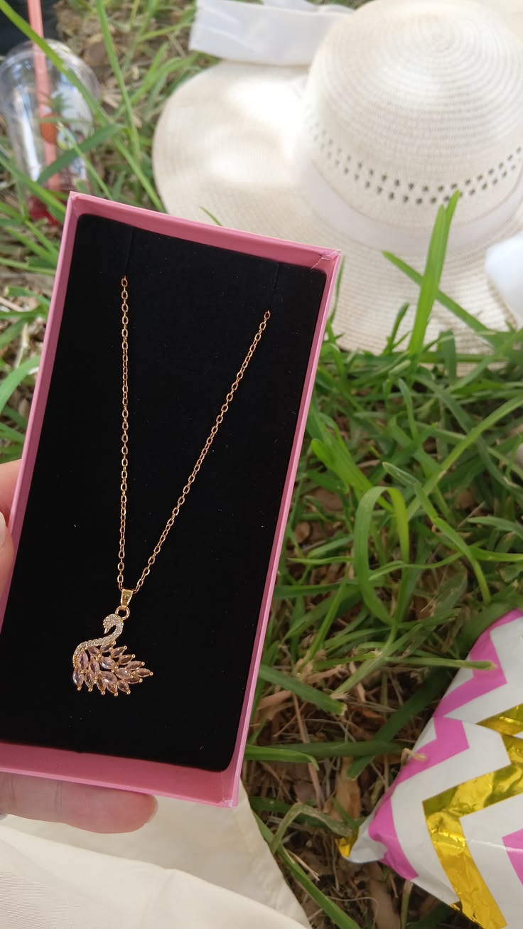 Viral Swan Necklace