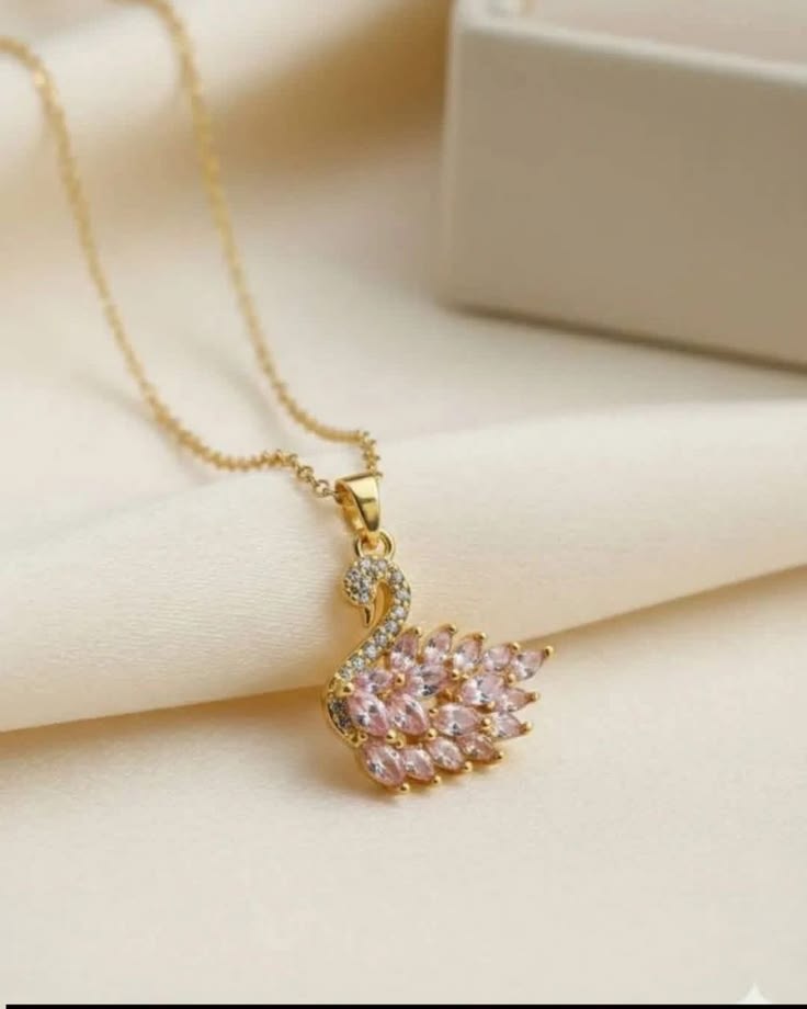 Viral Swan Necklace